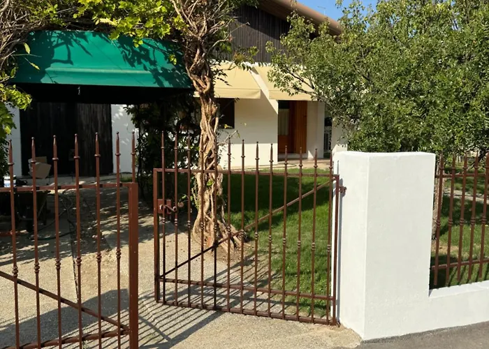 Casa Degli Albicocchi - Near Venice - Whole House With Garden And Free Prkg